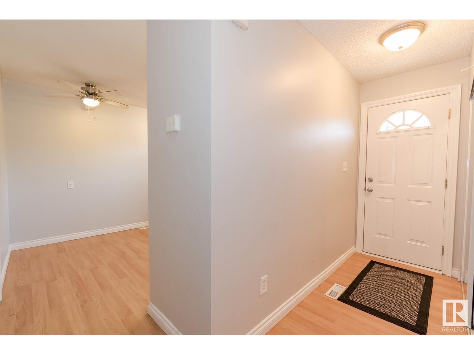 8041 27 AV NW