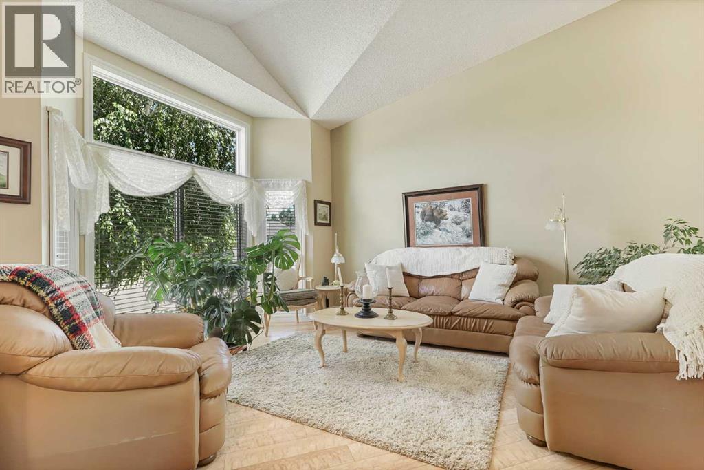 82 Sherwood Boulevard W