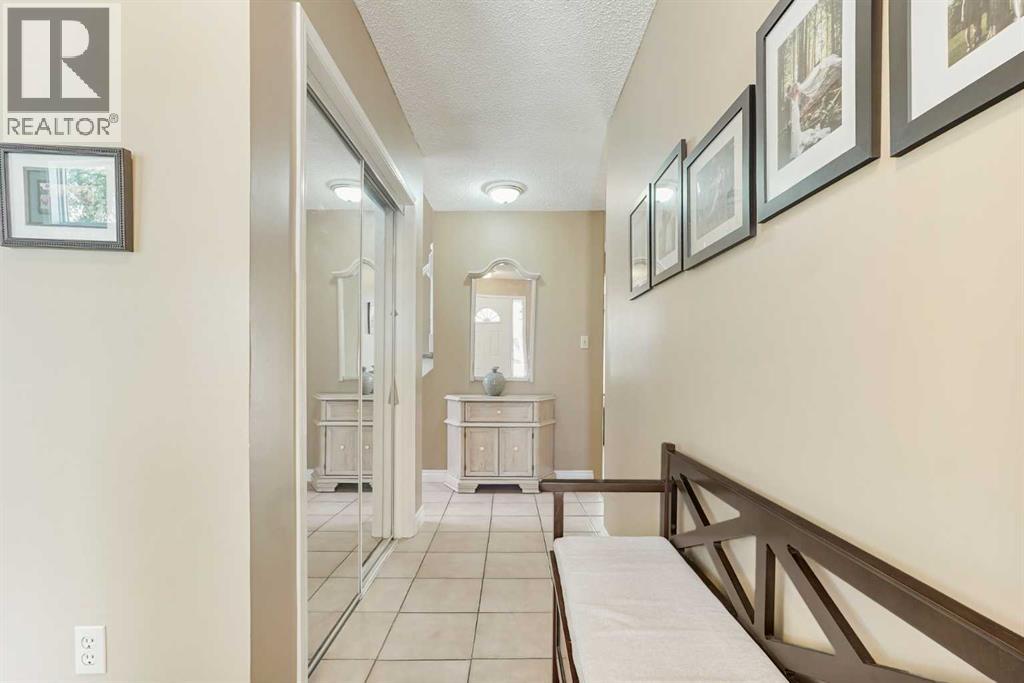 82 Sherwood Boulevard W