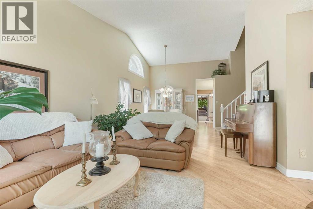 82 Sherwood Boulevard W