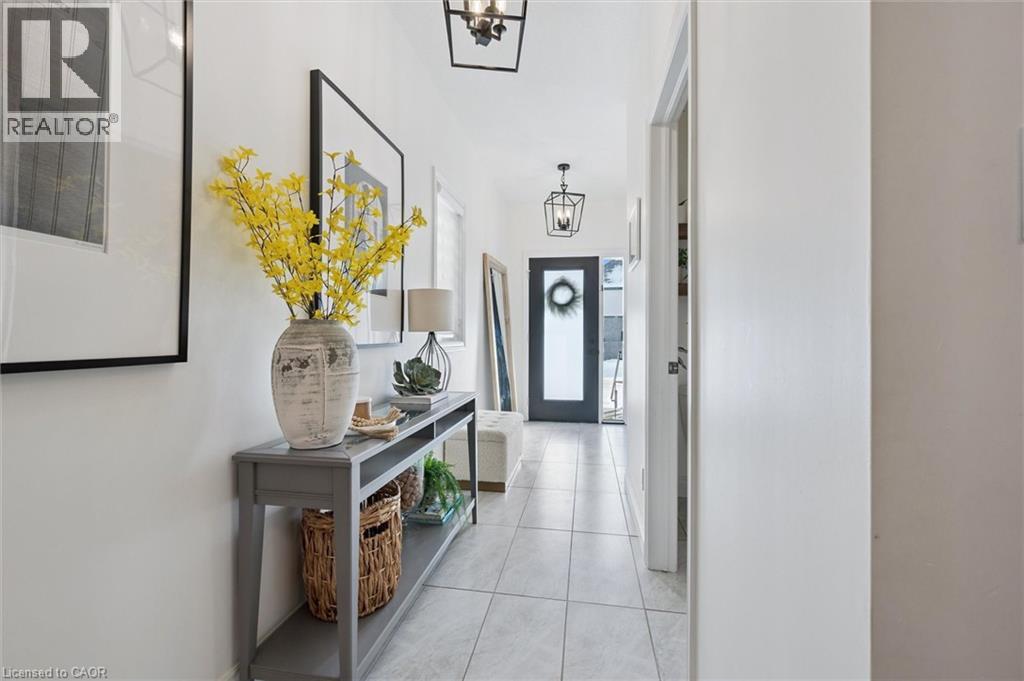 447 MOORLANDS Crescent