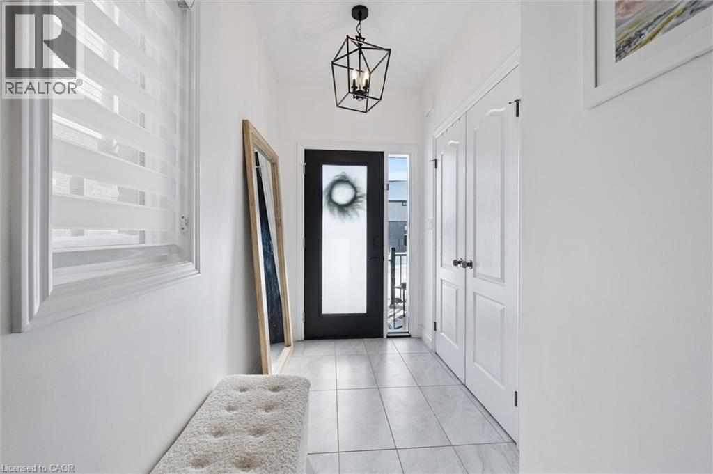 447 MOORLANDS Crescent