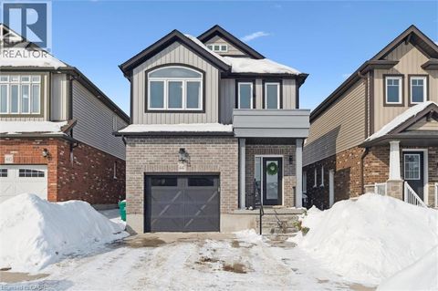 447 MOORLANDS Crescent Kitchener ON N2P0C9