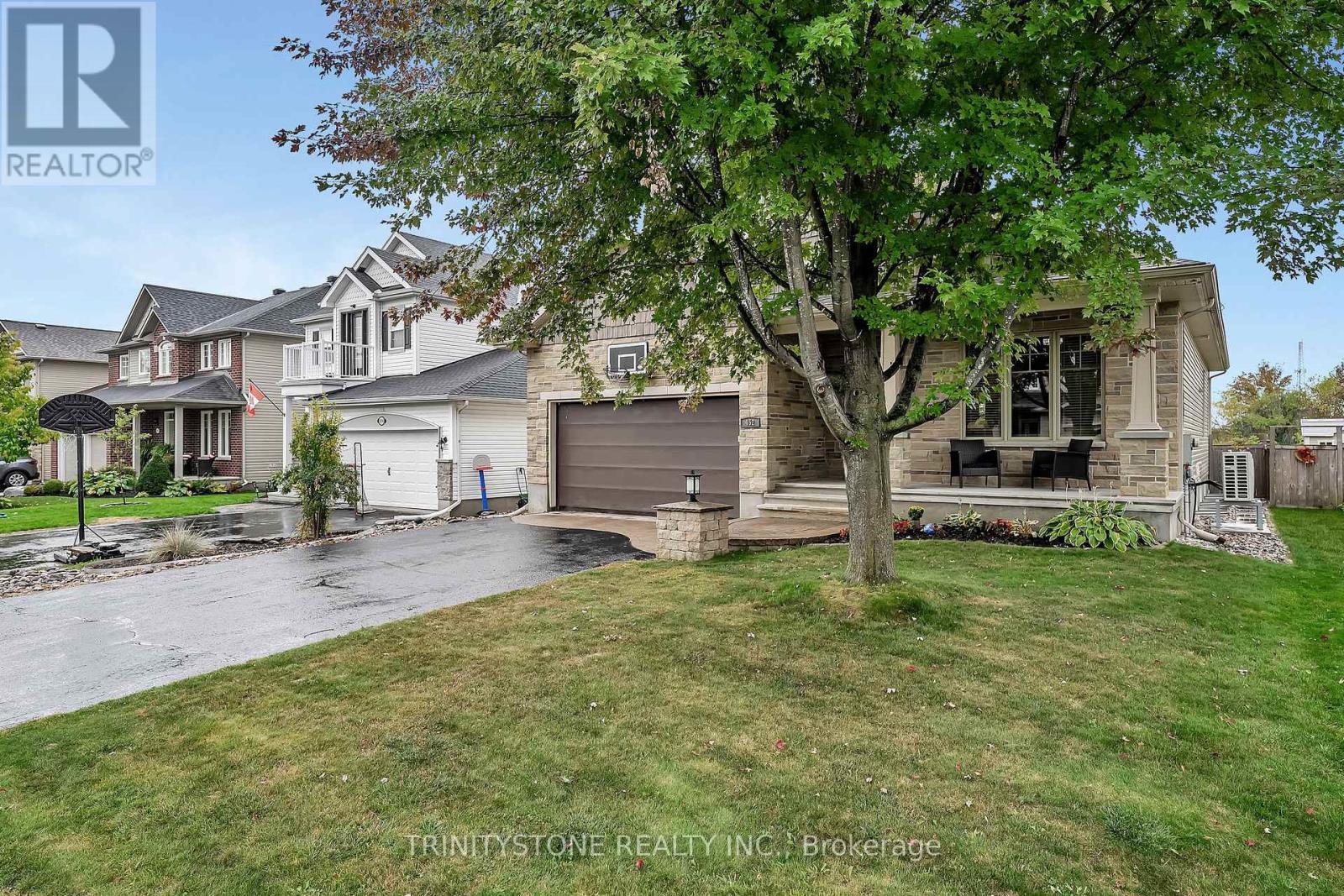 452 LANDSWOOD WAY