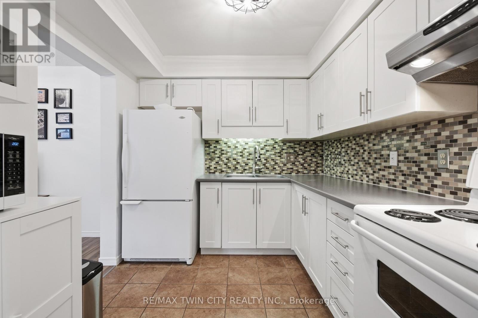 125 SEKURA CRESCENT