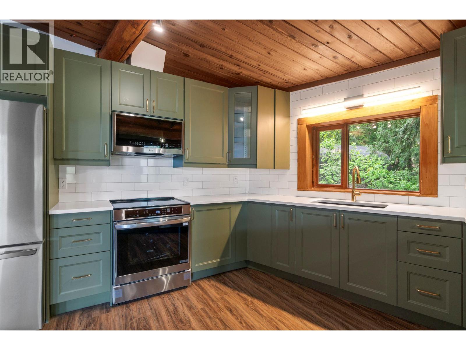 5773 Sunnybrae Canoe Point Road