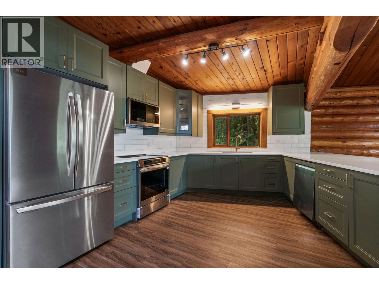 5773 Sunnybrae Canoe Point Road
