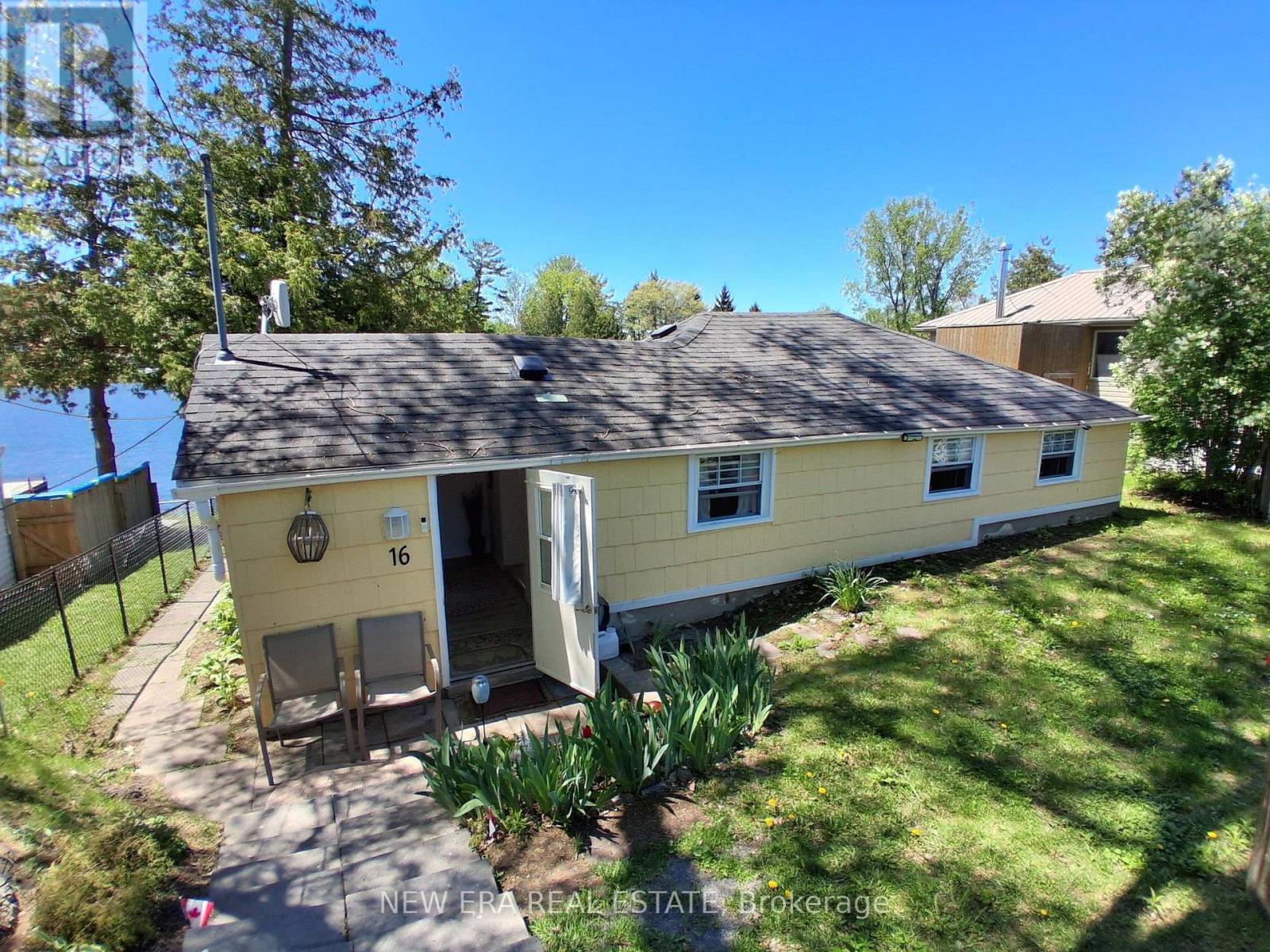 Photo 1 of 27 — 16 PINES LANE, Quinte West (Sidney Ward), ON K0K3E0
