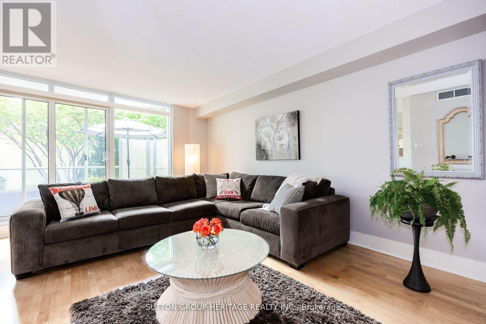 126 - 550 QUEENS QUAY W