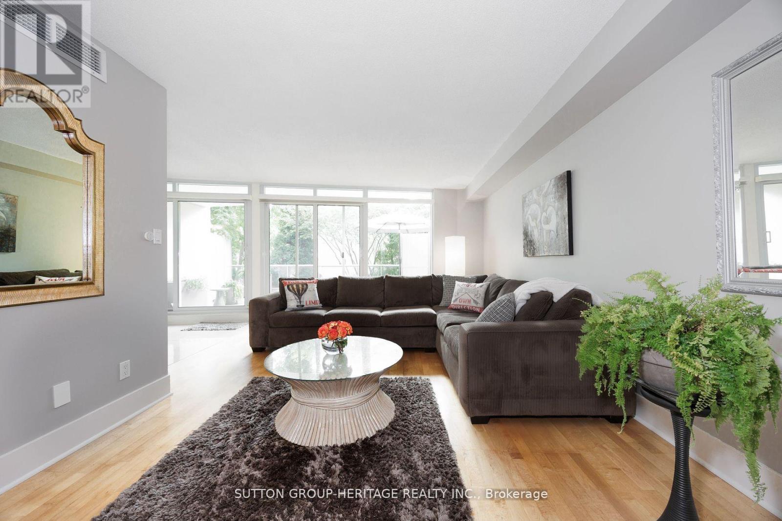 126 - 550 QUEENS QUAY W