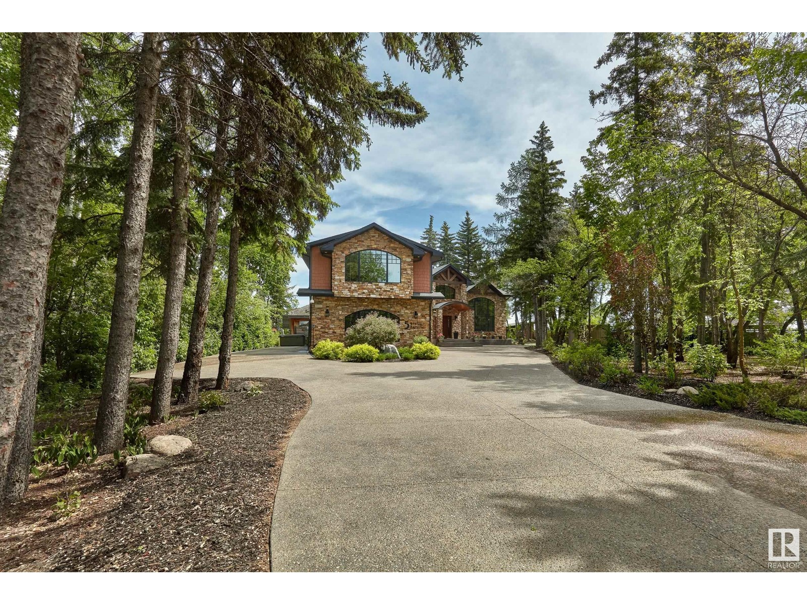 5 DONSDALE CR NW