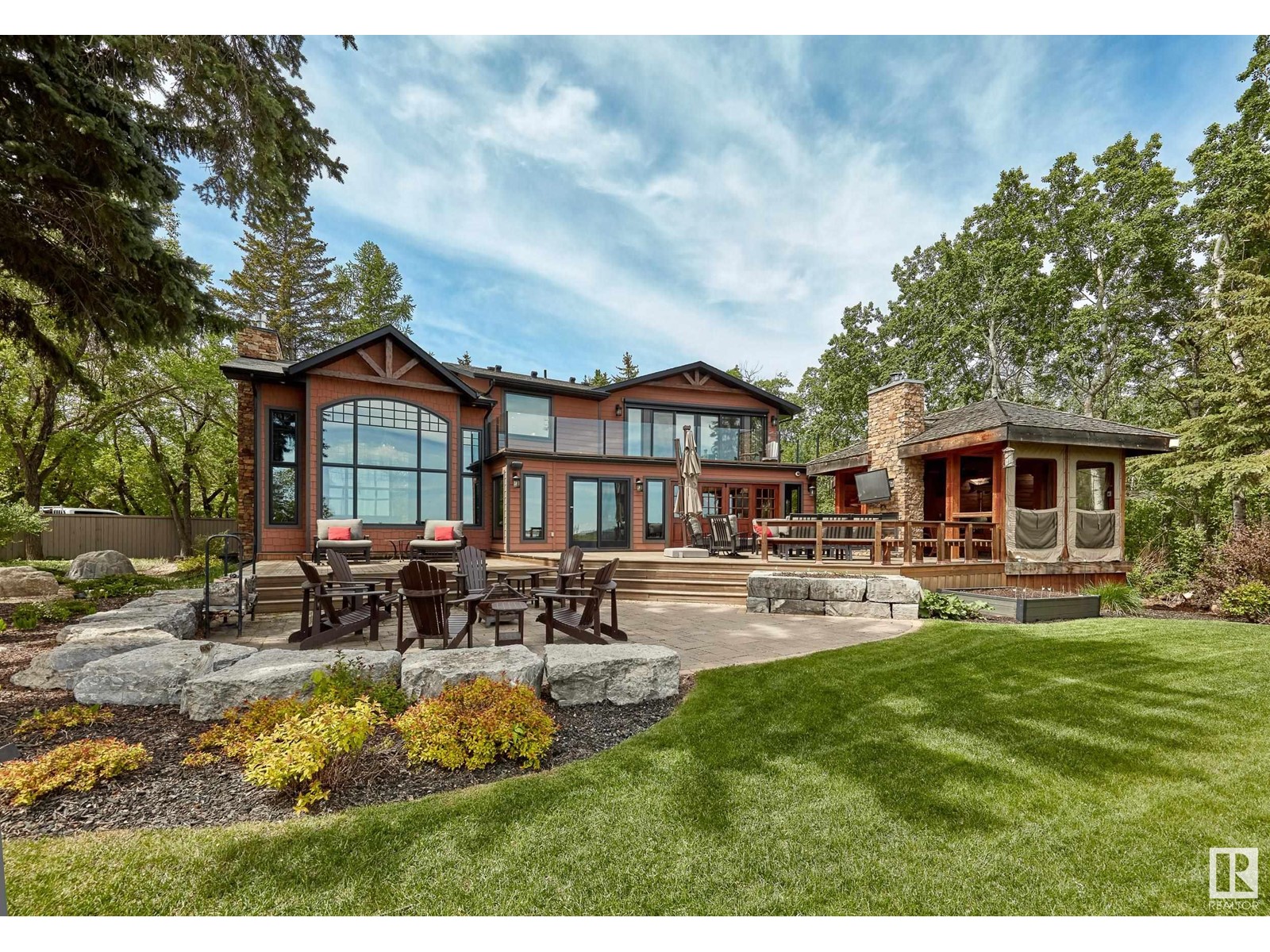 5 DONSDALE CR NW