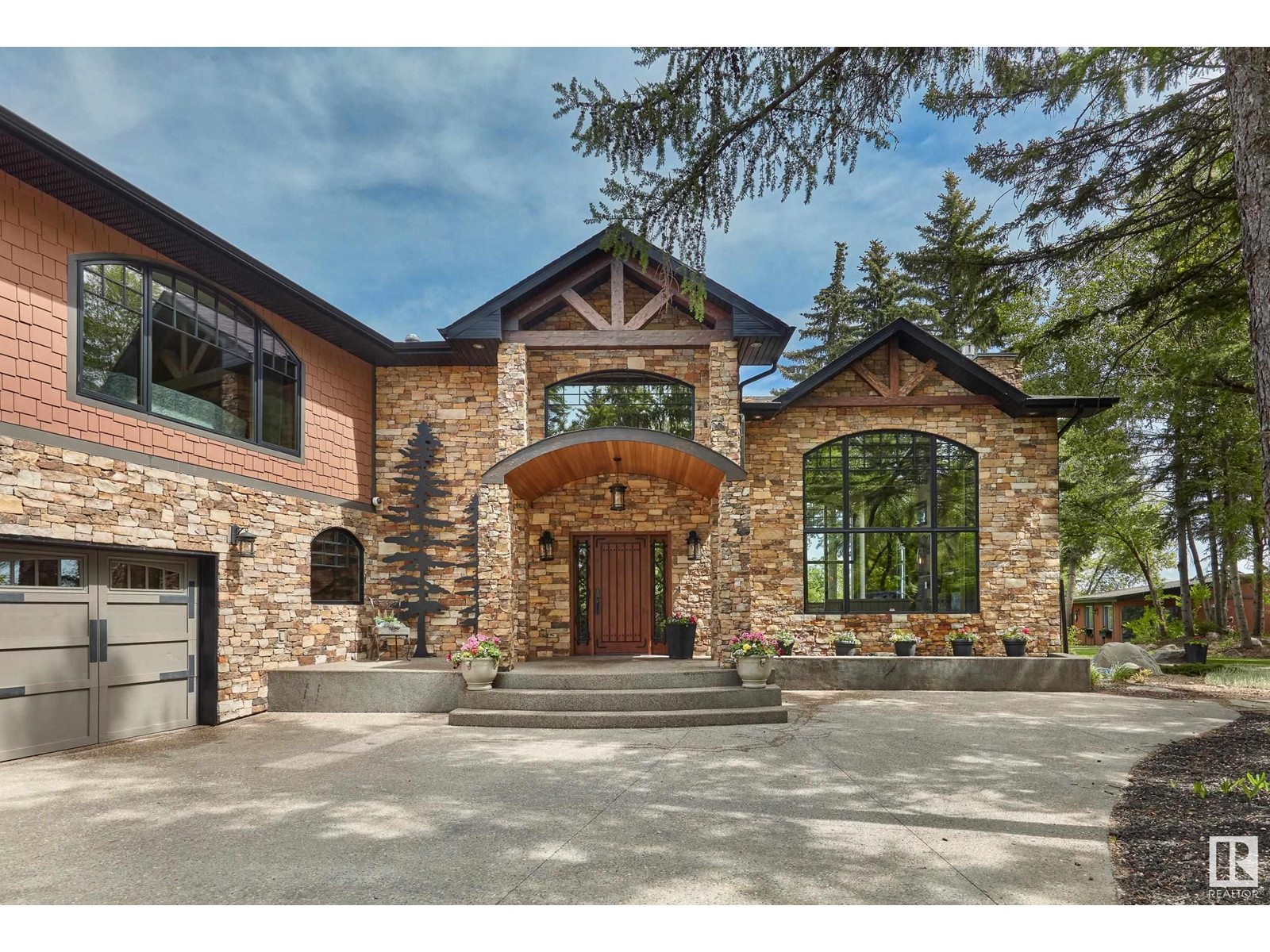 5 DONSDALE CR NW