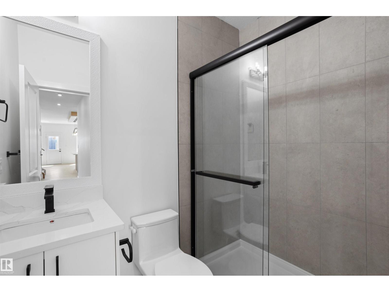 815 158 AV NE