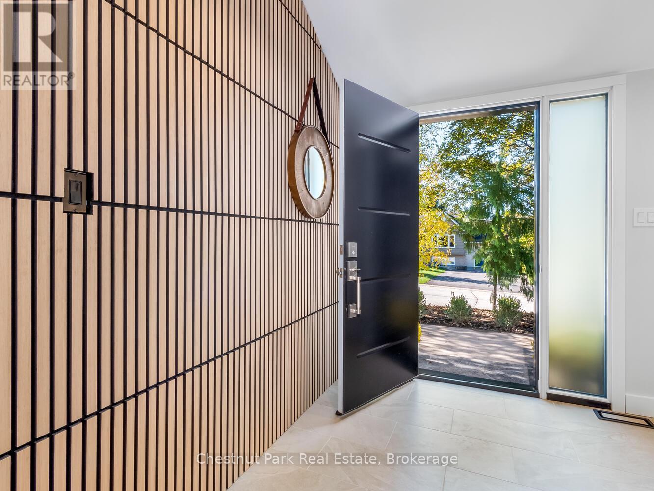9 ARMSTRONG CRESCENT