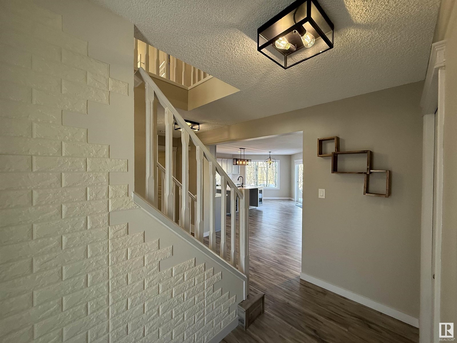 1634 HODGSON CO NW