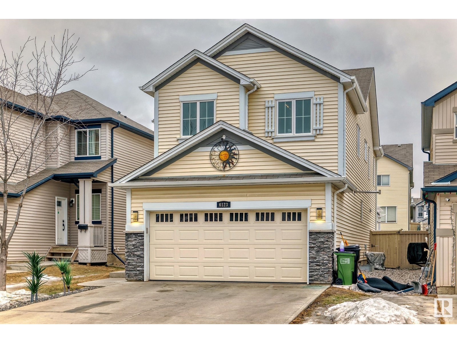 6123 11 AV SW SW