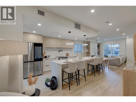 5 339 KEARY STREET New Westminster BC V3L3L2