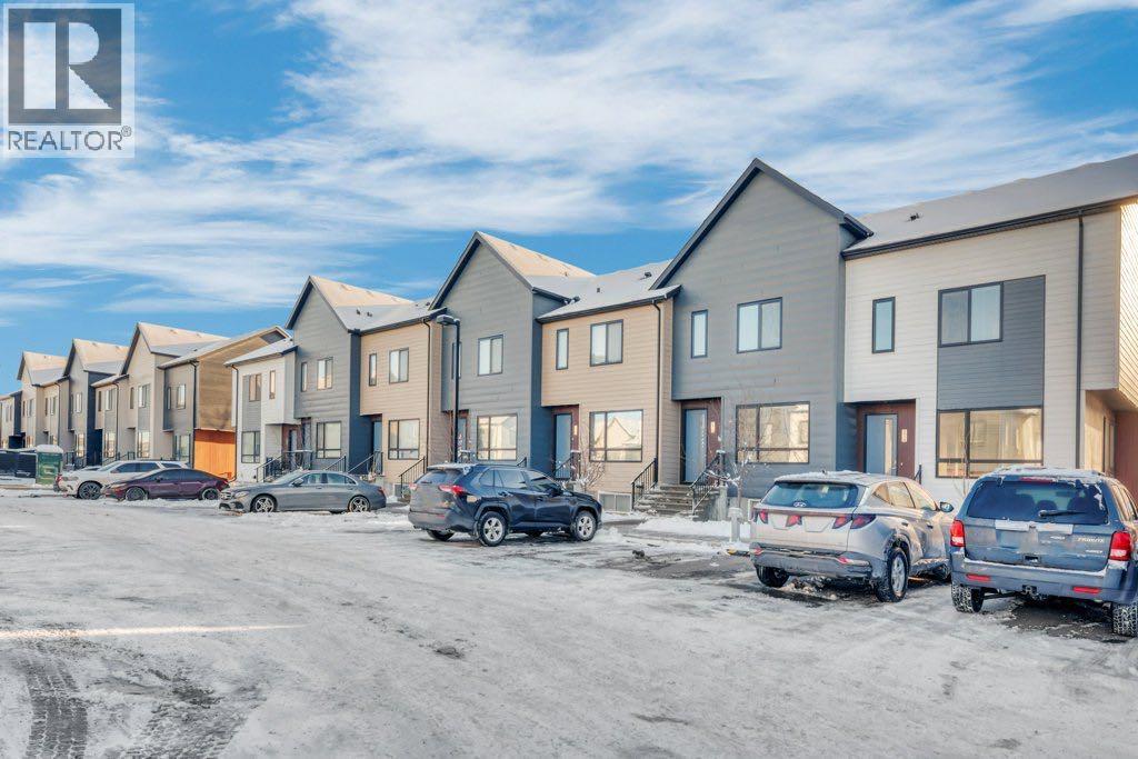 514 Redstone Crescent NE