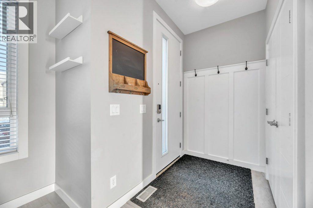 514 Redstone Crescent NE