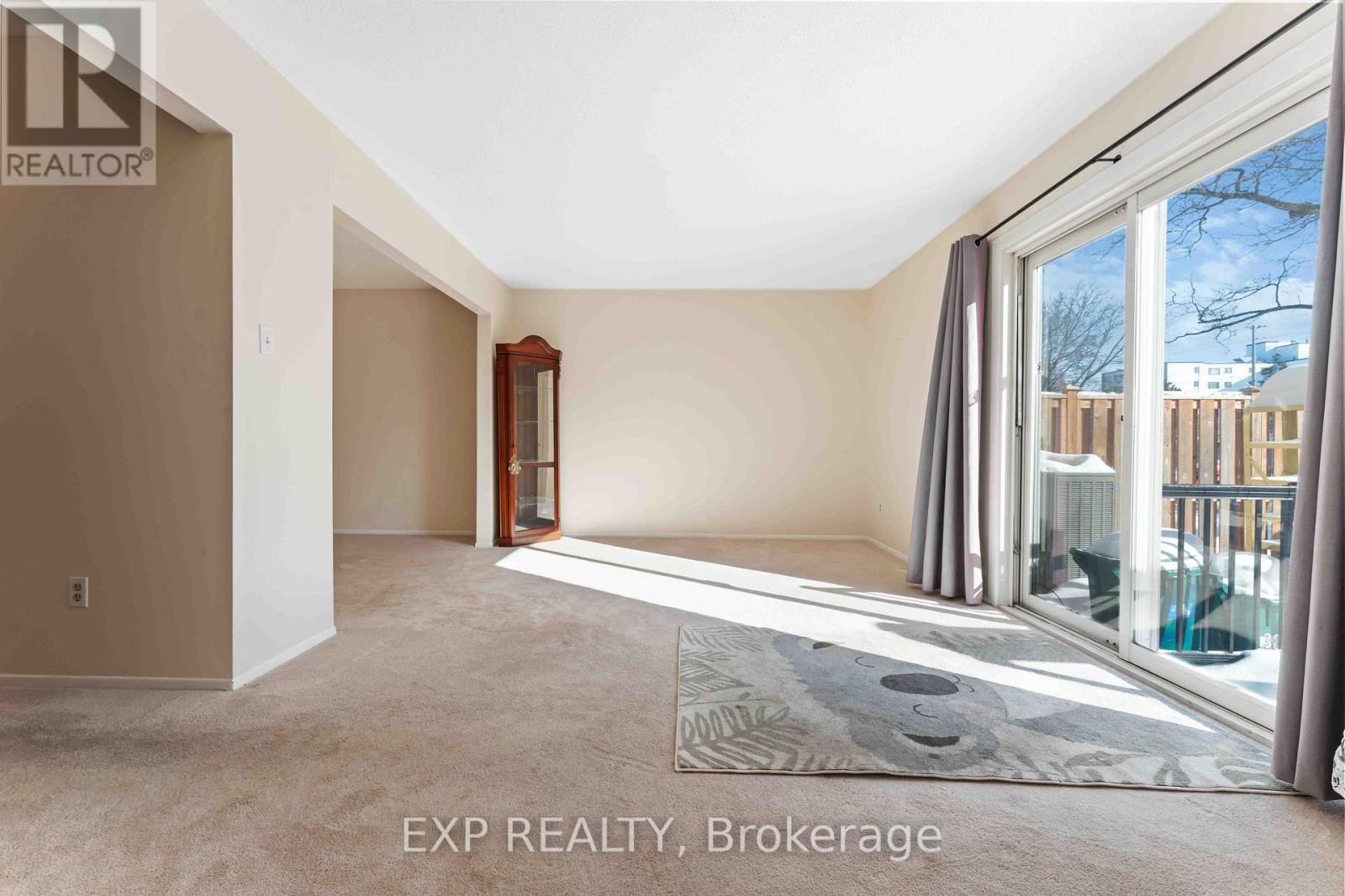 38 - 820 CAHILL DRIVE W