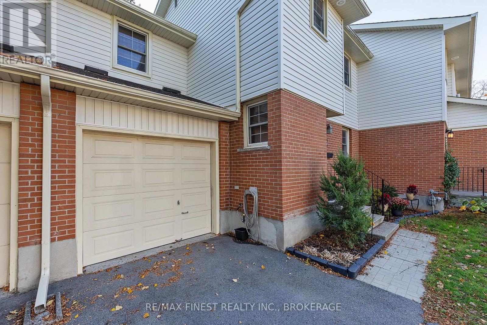 48 - 19 MACPHERSON AVENUE