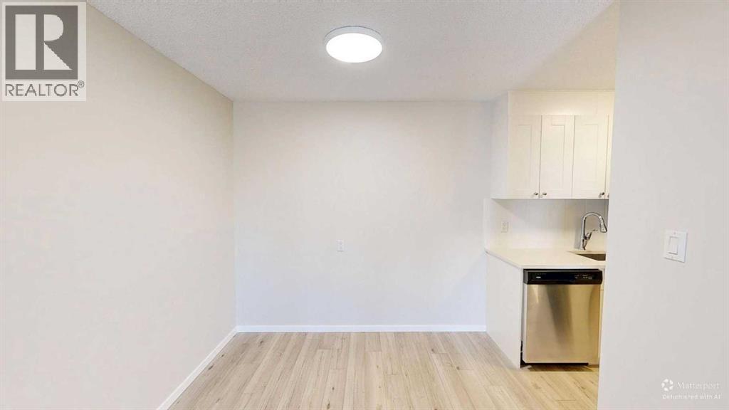 202, 405 Columbia Boulevard W