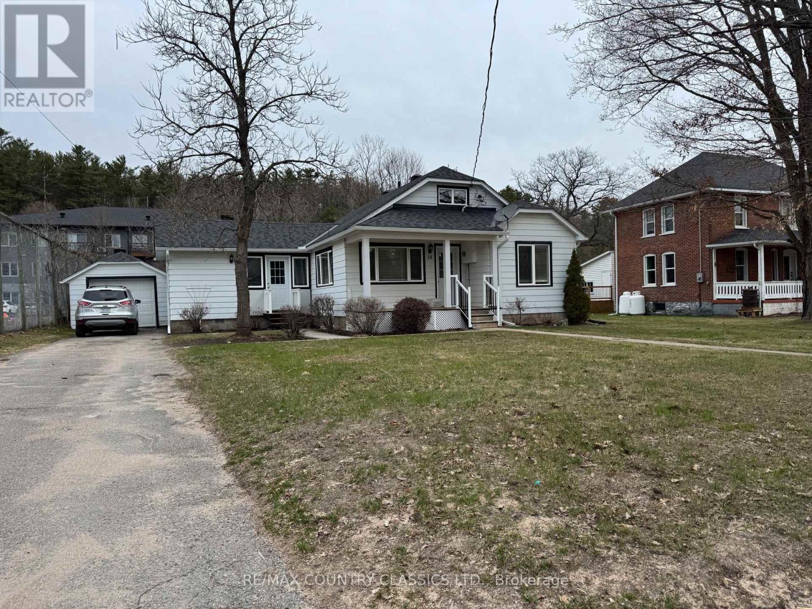 Photo 1 of 27 — 38 FLINT AVENUE, Bancroft (Bancroft Ward), ON K0L1C0
