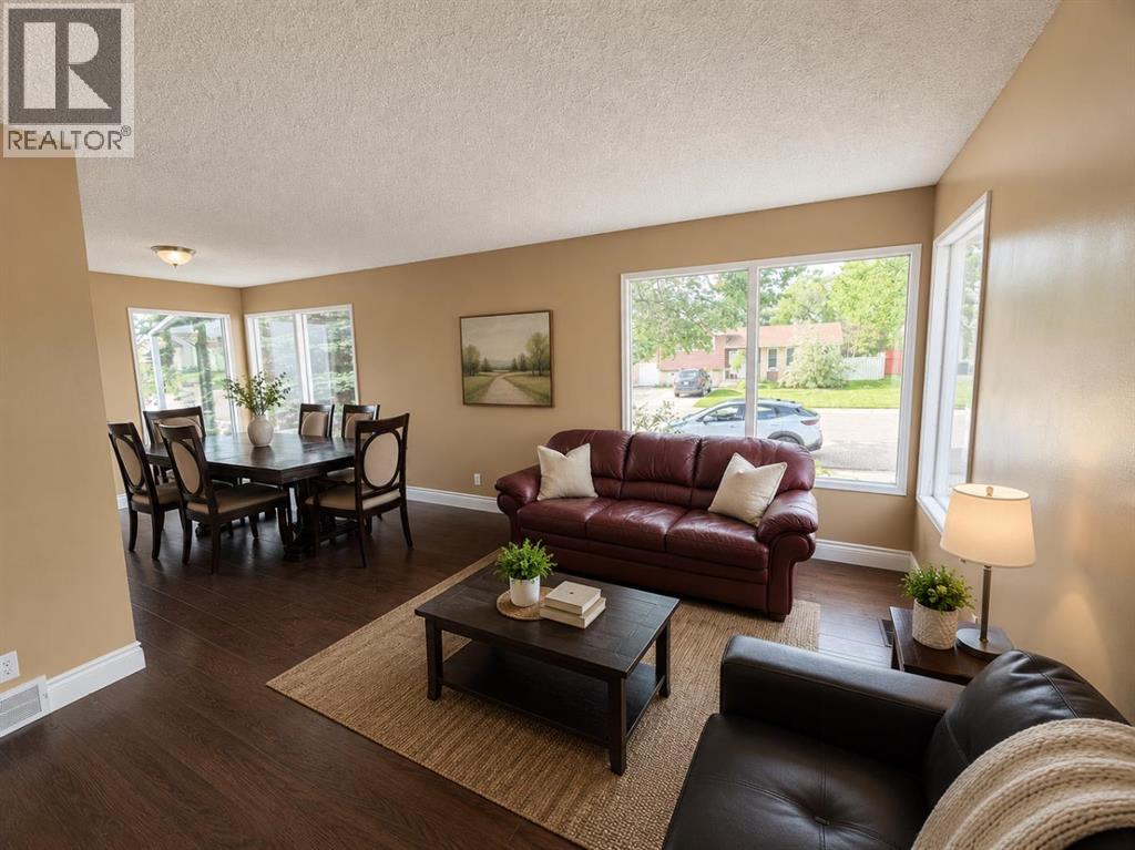 185 Pensacola Court W