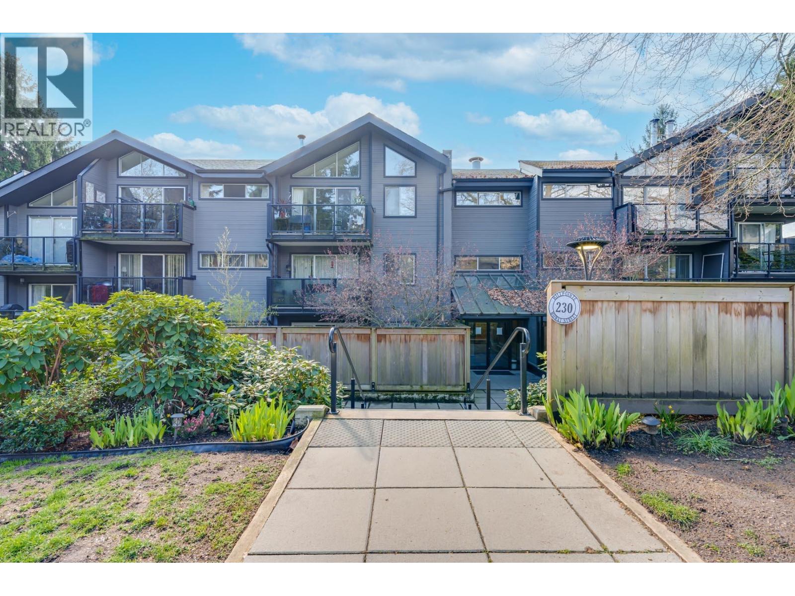 Photo 1 of 32 — 207 230 MOWAT STREET Unit 207, New Westminster, BC V3M4B2