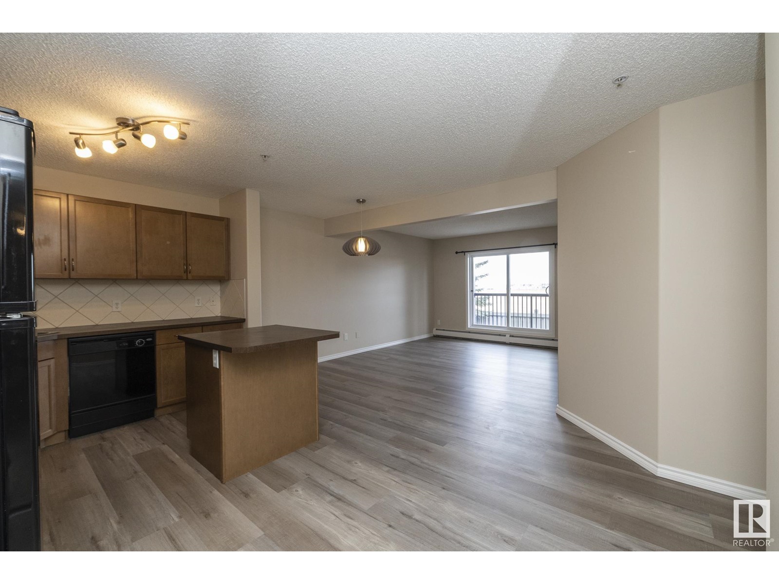#210 646 MCALLISTER LO SW