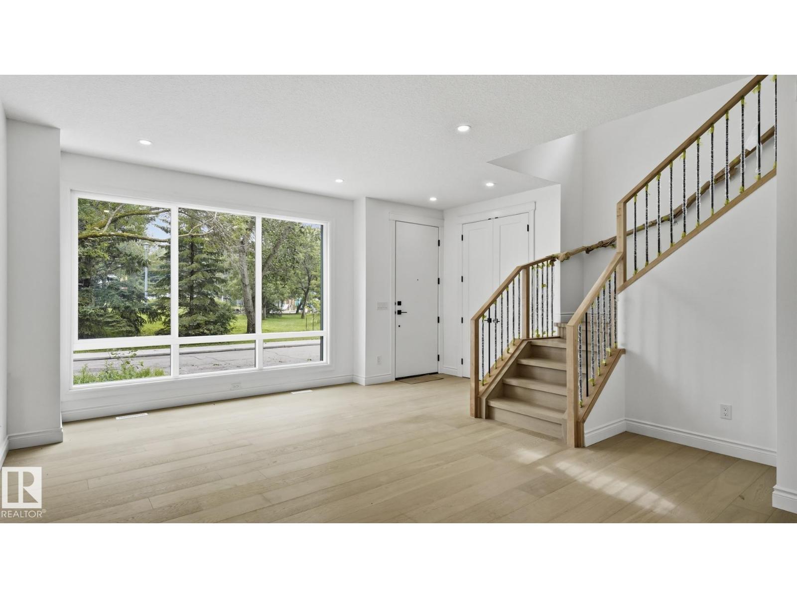 9224 94 ST NW