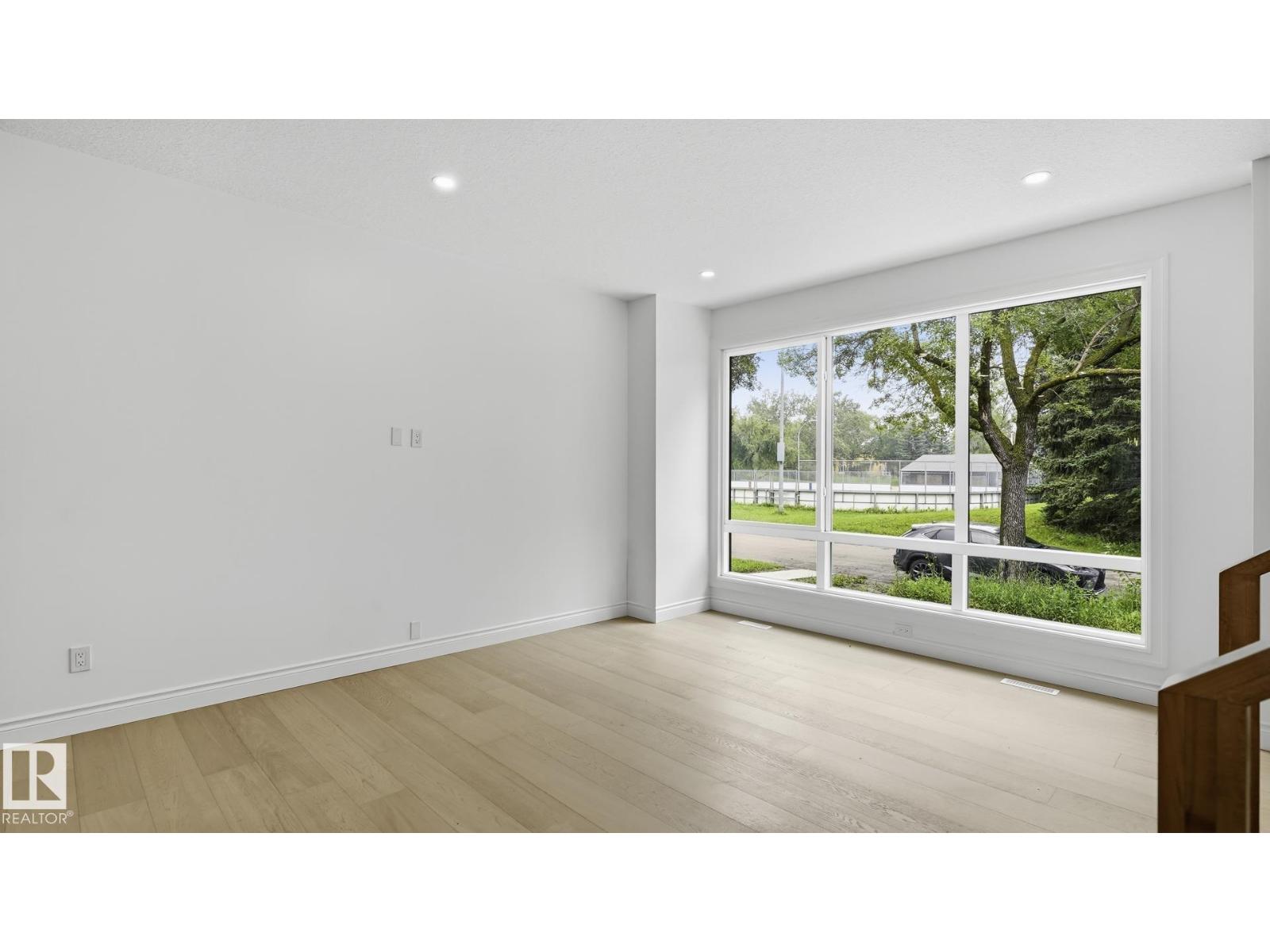 9224 94 ST NW