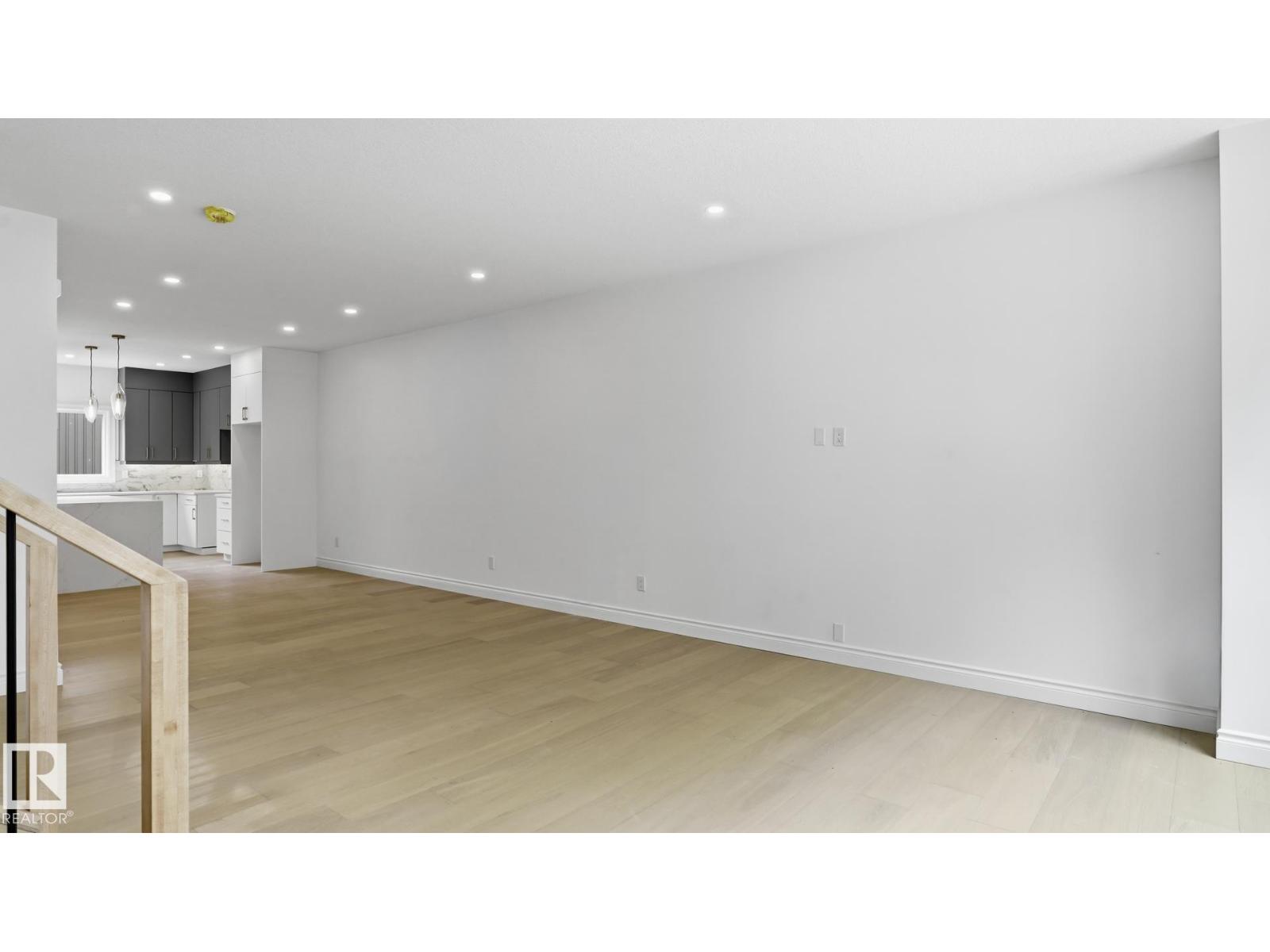 9224 94 ST NW