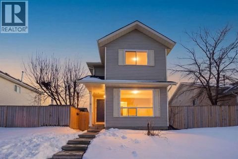 19 Appletree Close SE Calgary AB T2A7J1