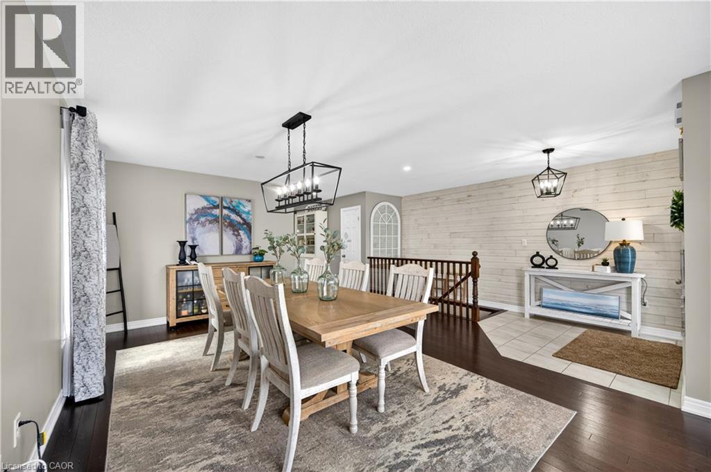 22 LINDA Crescent