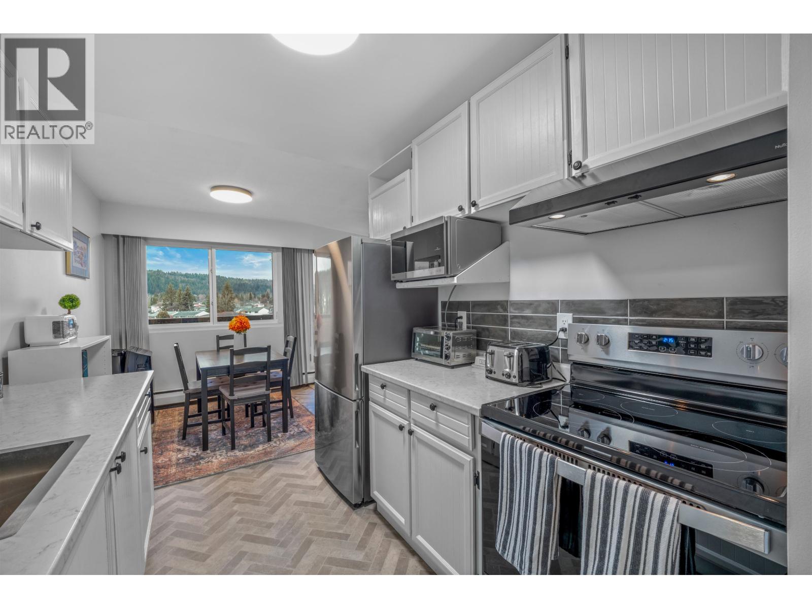 305 4288 15TH AVENUE