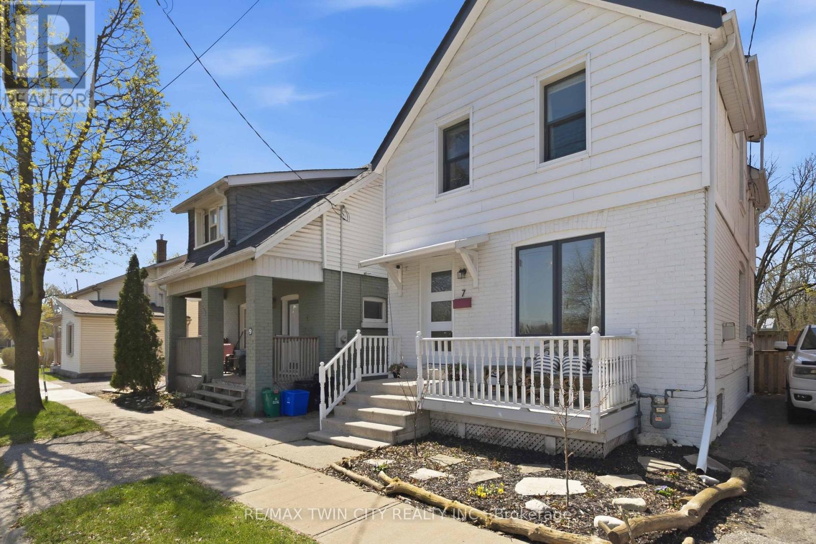 7 ONTARIO STREET