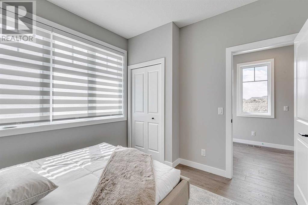 215 Belvedere Crescent SE