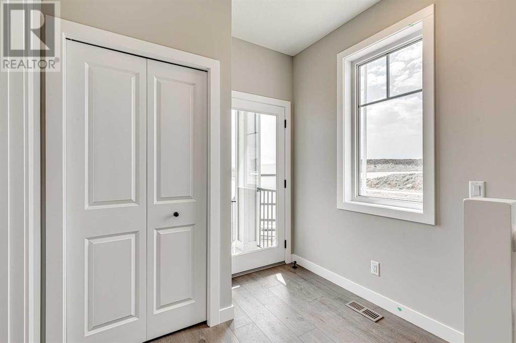 215 Belvedere Crescent SE