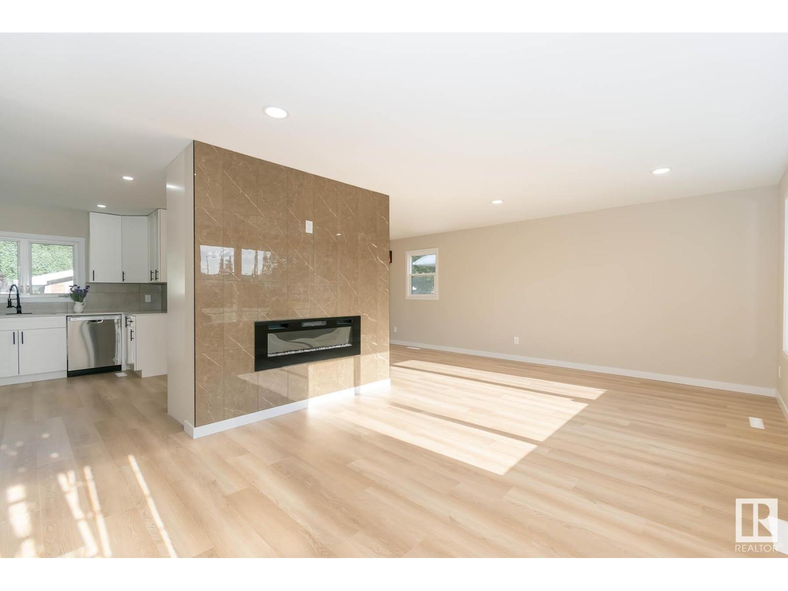 7923 159 ST NW