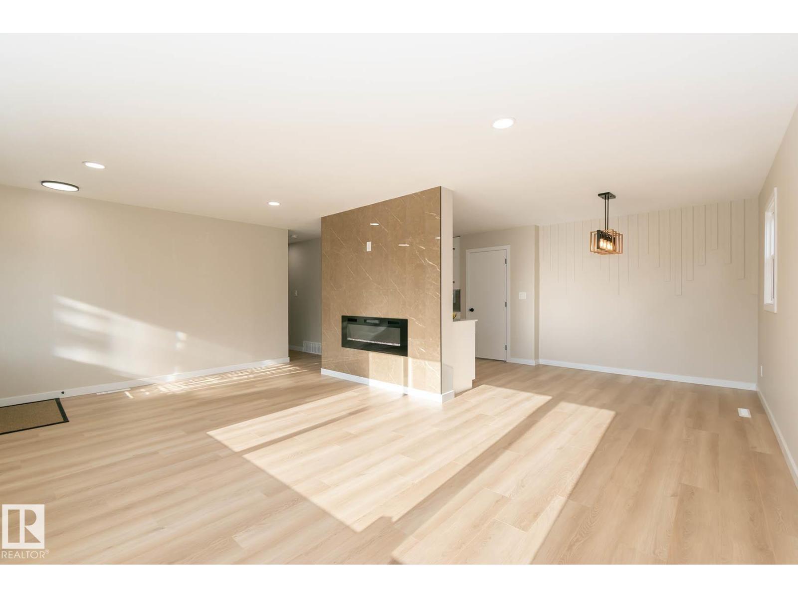 7923 159 ST NW