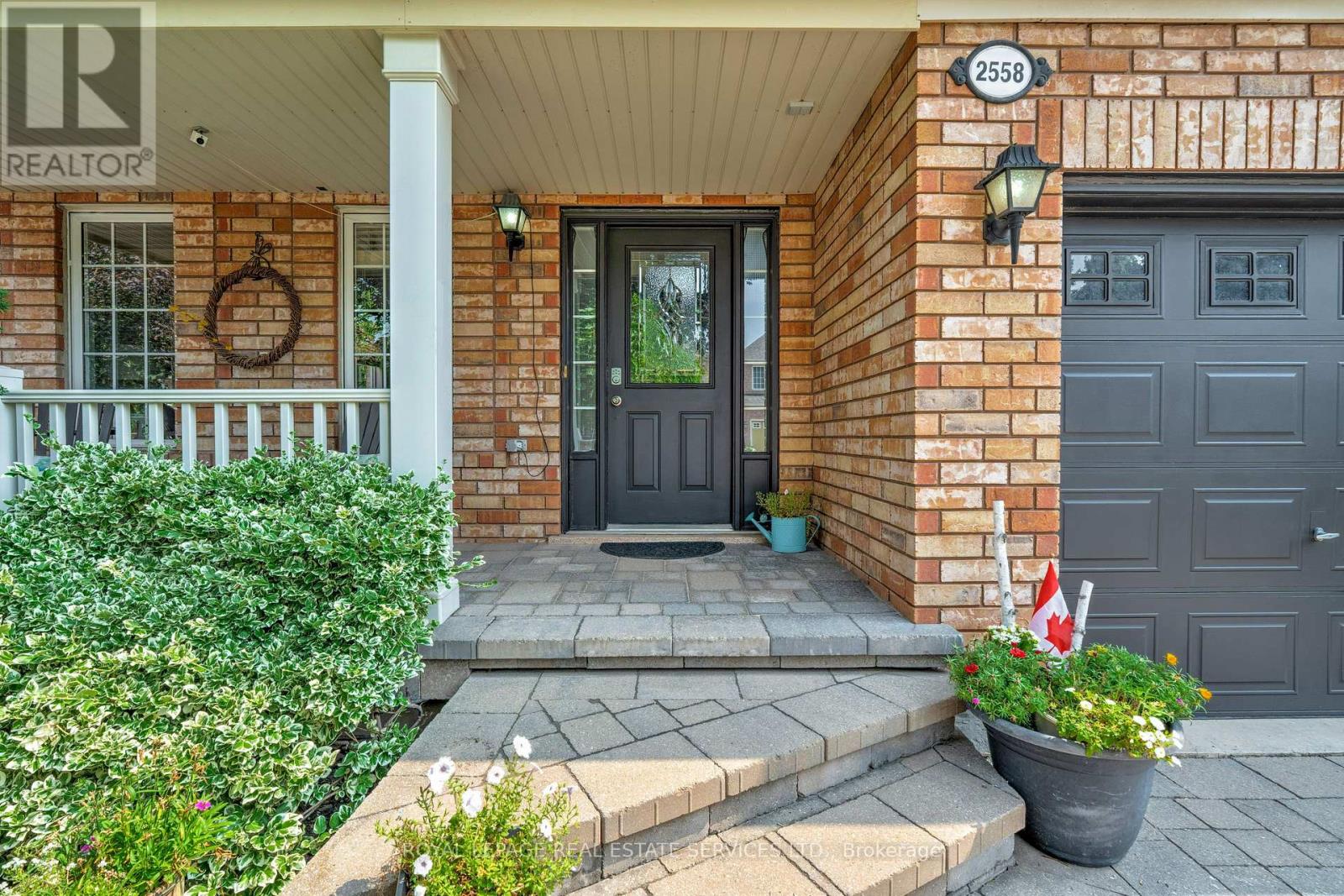 2558 FALKLAND CRESCENT