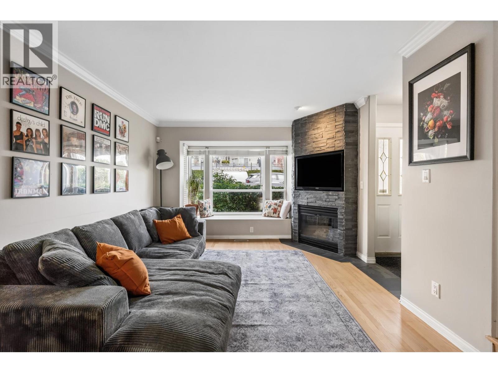 104 225 E 6TH STREET