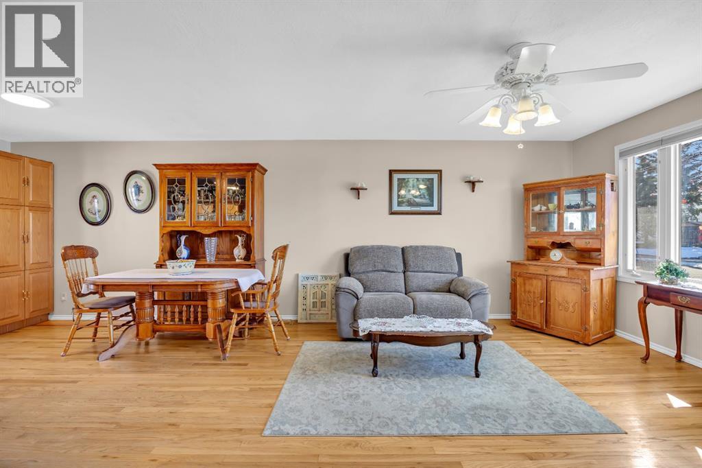 36 Alpine Crescent SE