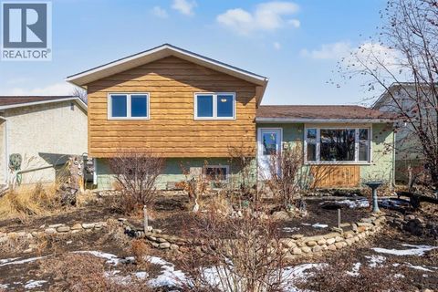 36 Alpine Crescent SE Airdrie AB T4B1K8