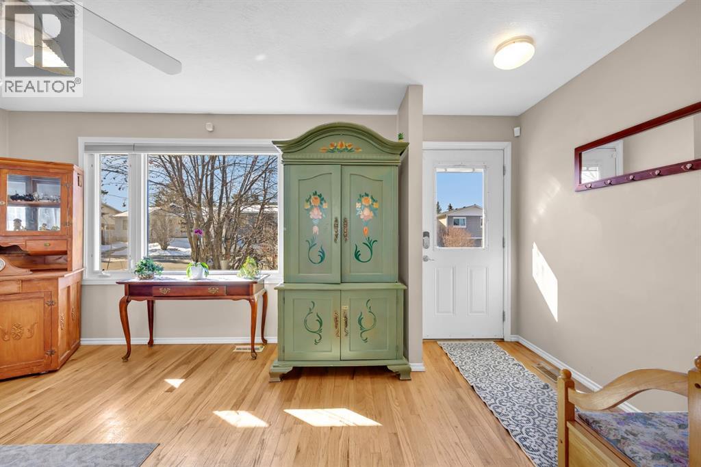 36 Alpine Crescent SE