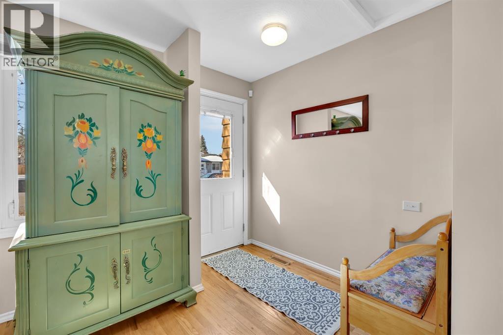 36 Alpine Crescent SE