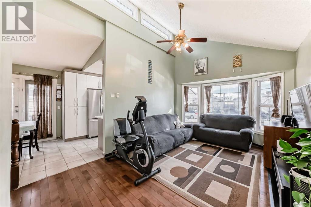 12 Castlebrook Way NE