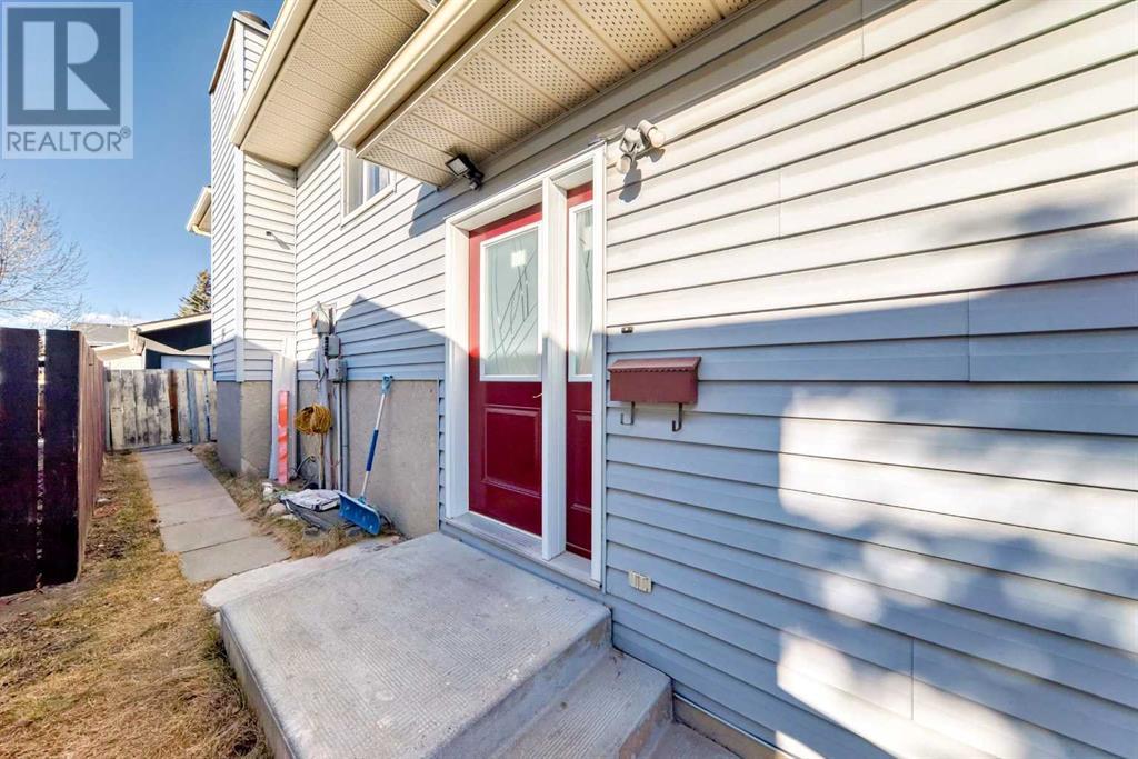 12 Castlebrook Way NE